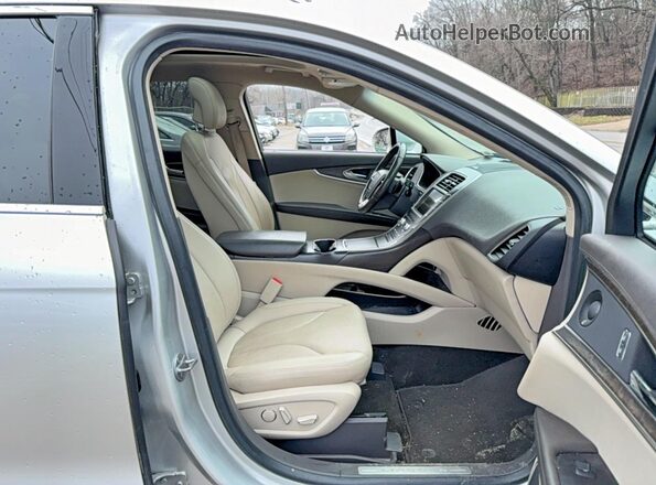 2LMPJ8LP7KBL53999 2019 LINCOLN NAUTILUS Серебряный Вид сзади