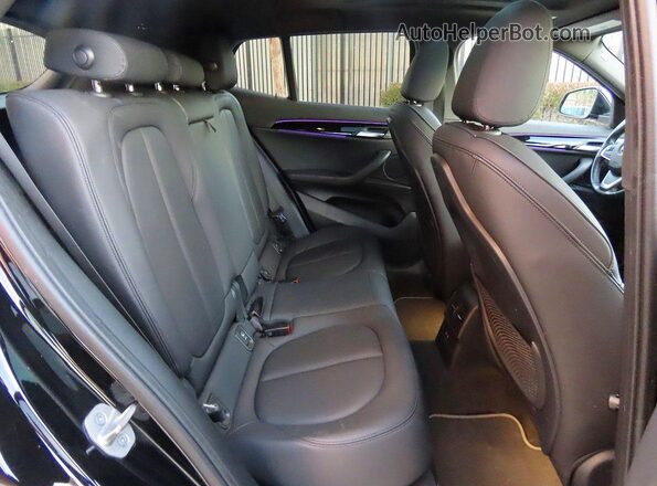 WBXYH9C04N5U28243 2022 BMW X2 Черный Вид салона спереди