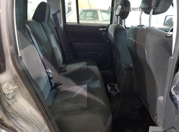 1C4NJRFBXHD127343 2017 JEEP PATRIOT Угольный Вид задней части салона