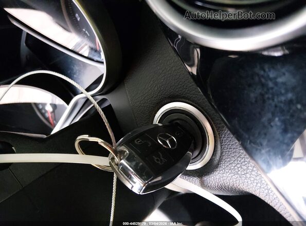 55SWF4JB9JU244814 2018 MERCEDES-BENZ C-CLASS White Вид панелі приладів
