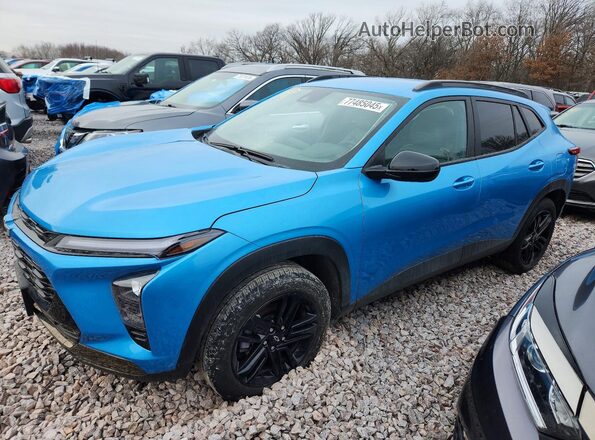 KL77LKEP4SC104996 2025 CHEVROLET TRAX Синий Передняя левая четверть