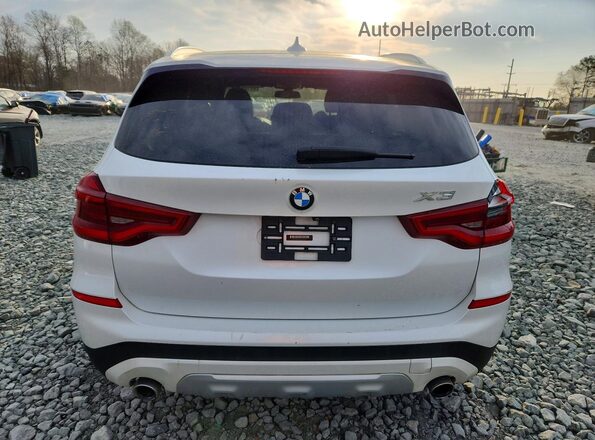 5UXTR9C55JLC69563 2018 BMW X3 Белый Вид салона спереди