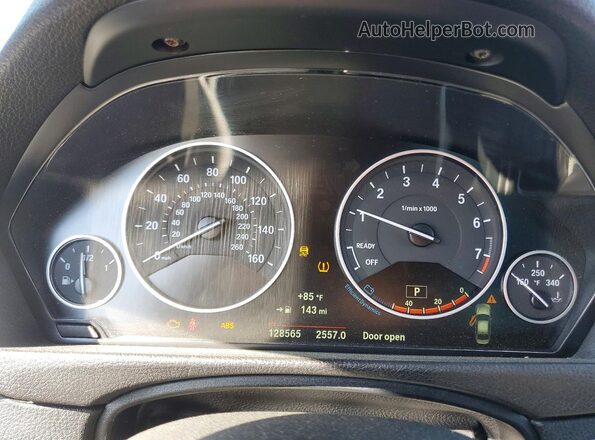 WBA8E1G57JNU89851 2018 BMW OTHER Black Widok tylnych siedzeń