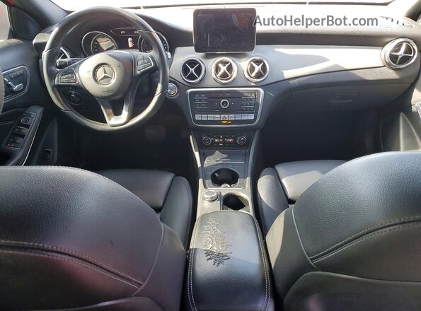 WDCTG4GB7JJ373324 2018 MERCEDES-BENZ GLA Красный Вид щитка приборов