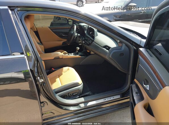 58ADA1C17RU040272 2024 LEXUS ES 300H Черный Вид салона спереди