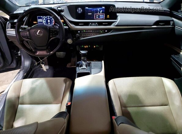 58ADZ1B11LU077383 2020 LEXUS ES Серый Вид панели приборов