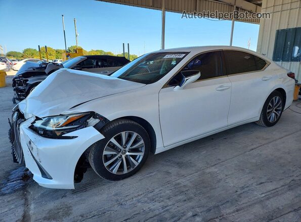 58ADZ1B17LU079235 2020 LEXUS ES White Vista tres cuartos delantera izquierda