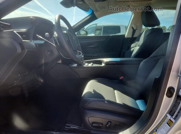 58ADZ1B18PU156491 2023 LEXUS ES Серебряный Вид салона спереди
