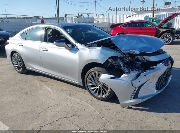 58AEA1C17RU045606 2024 LEXUS ES 300H Серебряный Передняя правая четверть