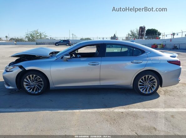 58AEA1C17RU045606 2024 LEXUS ES 300H Серебряный Панорамный вид салона 360°