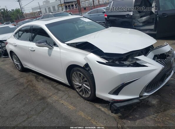 58AEA1C18MU004720 2021 LEXUS ES 300H White Przód prawy