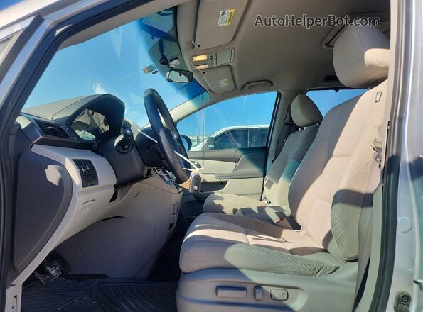 5FNRL5H30HB015279 2017 HONDA ODYSSEY Серебряный Вид салона спереди