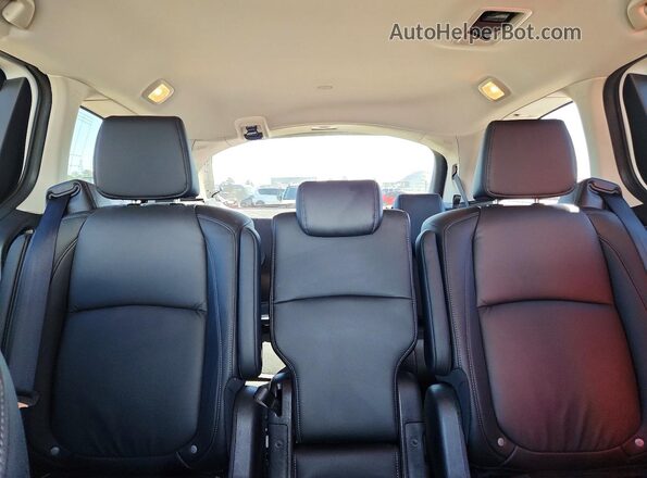 5FNRL6H65TB007249 2026 HONDA ODYSSEY White Vista de los asientos traseros