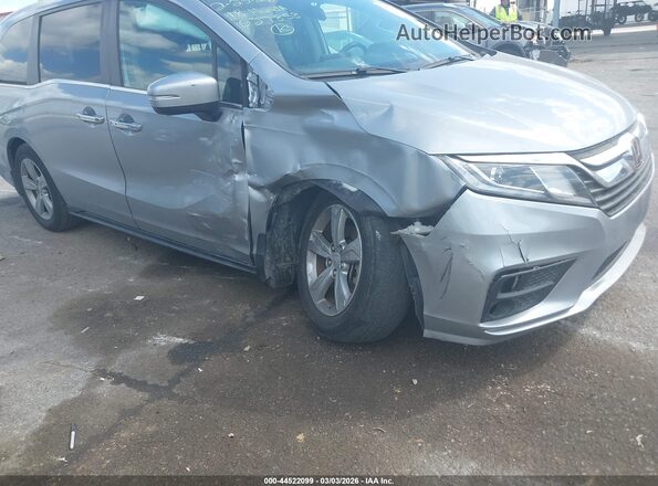 5FNRL6H71JB027858 2018 HONDA ODYSSEY Silver Widok z przodu