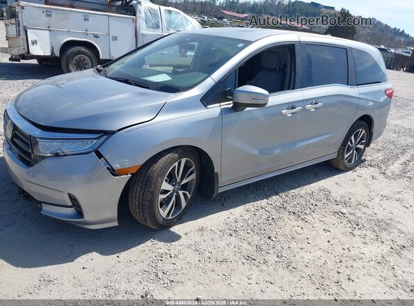 5FNRL6H80RB042663 2024 HONDA ODYSSEY Silver Vista tres cuartos delantera izquierda