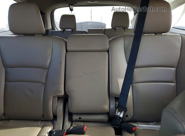 5FNYF5H57KB011998 2019 HONDA PILOT White Հետևի նստատեղերի տեսք
