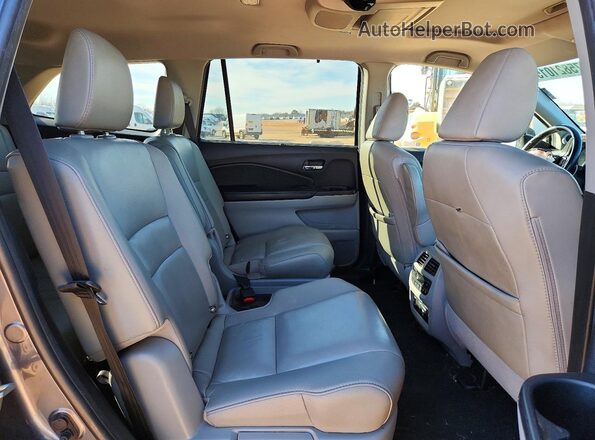 5FNYF5H65KB041784 2019 HONDA PILOT Gray Widok wnętrza z tyłu
