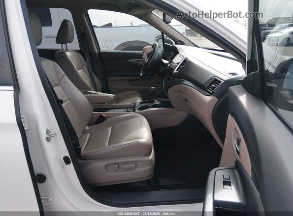 5FNYF6H55JB035558 2018 HONDA PILOT Белый Вид салона спереди