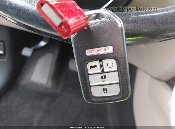 5FNYF6H55JB035558 2018 HONDA PILOT Белый Вид панели приборов