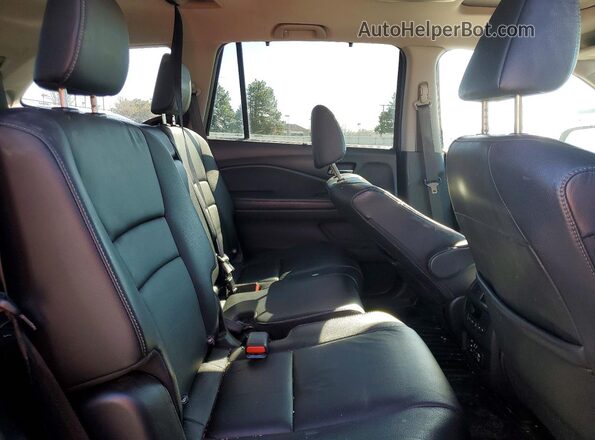 5FNYF6H97JB048959 2018 HONDA PILOT Gray Widok wnętrza z tyłu