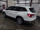2018 Honda Pilot Touring White vin: 5FNYF6H98JB025402