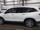 2018 Honda Pilot Touring White vin: 5FNYF6H98JB025402