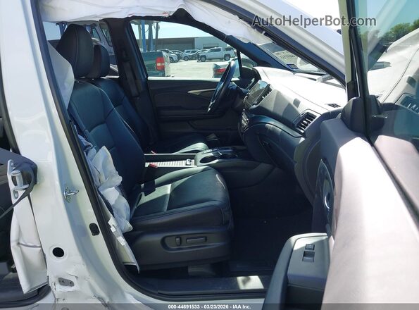 5FNYF7H55MB001114 2021 HONDA PASSPORT White Front interior view