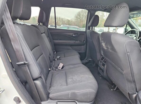 5FNYF8H26MB021285 2021 HONDA PASSPORT White Widok wnętrza z tyłu