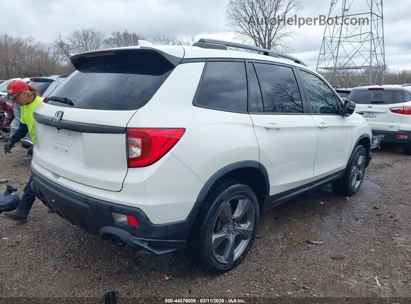 5FNYF8H91KB002038 2019 HONDA PASSPORT Белый Задняя правая четверть