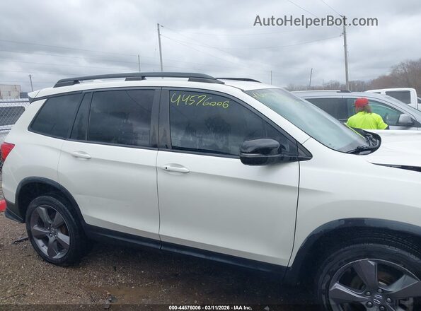 5FNYF8H91KB002038 2019 HONDA PASSPORT Белый Вид задней части салона