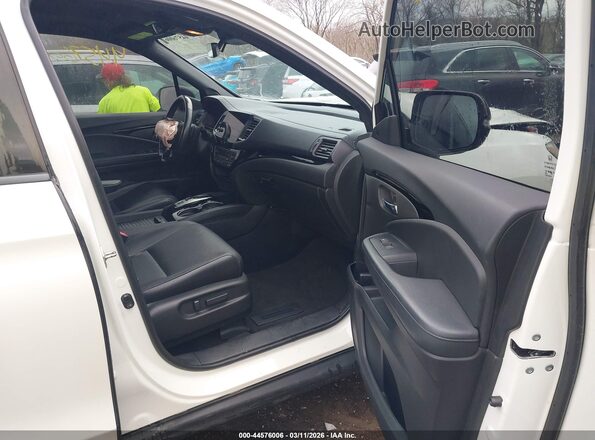 5FNYF8H91KB002038 2019 HONDA PASSPORT Белый Вид салона спереди