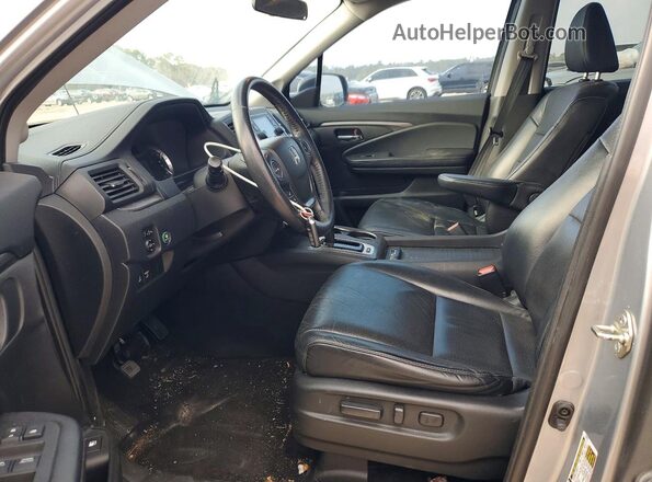 5FPYK2F52HB002607 2017 HONDA RIDGELINE Silver Widok wnętrza z przodu