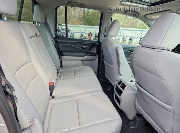 5FPYK3F79HB022585 2017 HONDA RIDGELINE Серебряный Вид задних сидений