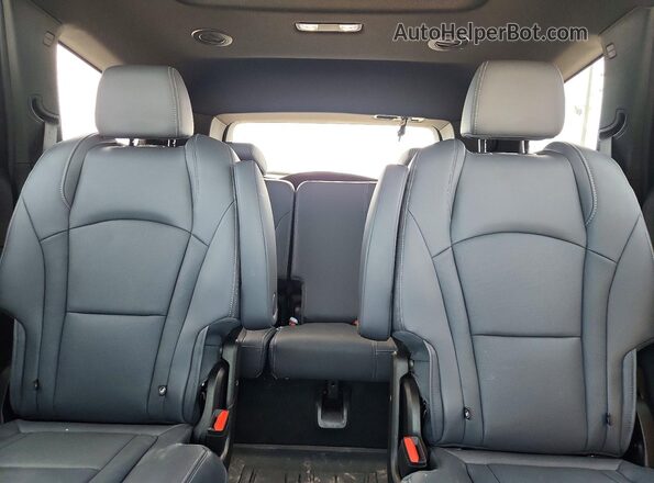 5GAERBKW3PJ110488 2023 BUICK ENCLAVE Silver Widok tylnych siedzeń
