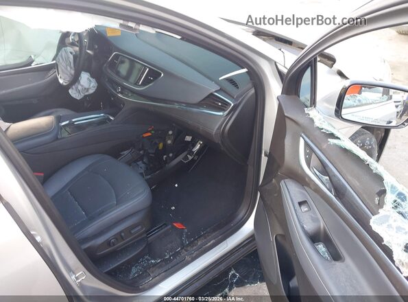 5GAERBKW7NJ151073 2022 BUICK ENCLAVE Gray Vista interior delantera