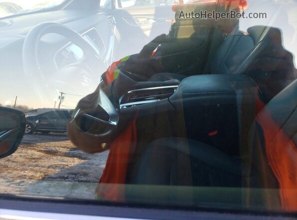 5GAEVAKW9RJ106907 2024 BUICK ENCLAVE Серебряный Вид салона спереди