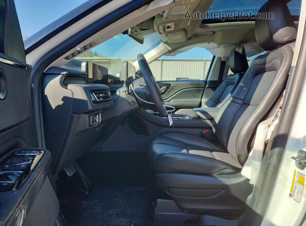 5LM5J7WC6SGL10461 2025 LINCOLN AVIATOR White Vista interior delantera
