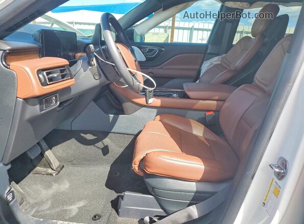 5LM5J7XC2SGL04719 2025 LINCOLN AVIATOR White Front interior view