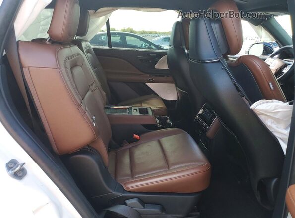 5LM5J7XC2SGL04719 2025 LINCOLN AVIATOR White Rear interior view