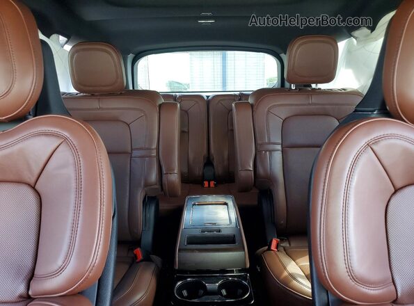 5LM5J7XC2SGL04719 2025 LINCOLN AVIATOR White Rear seats view
