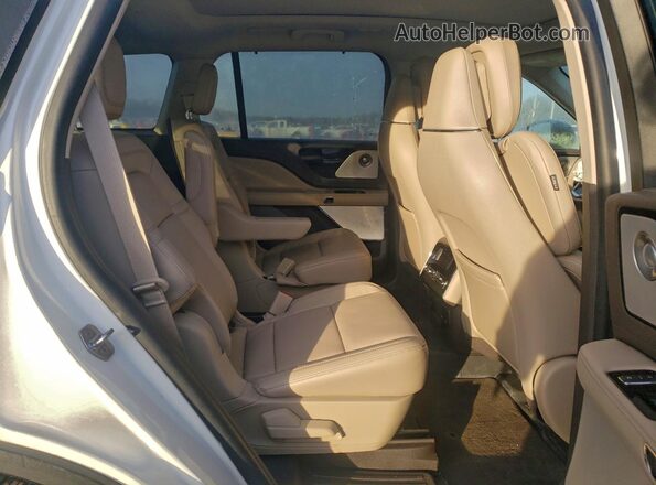 5LM5J7XC5RGL09407 2024 LINCOLN AVIATOR White Vista interior trasera