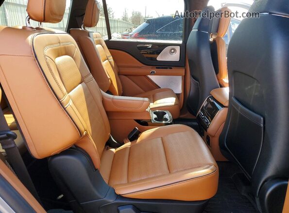 5LM5J9XC7NGL05168 2022 LINCOLN AVIATOR Silver Widok wnętrza z tyłu
