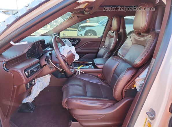 5LM5J9XCXNGL15547 2022 LINCOLN AVIATOR Белый Вид салона спереди