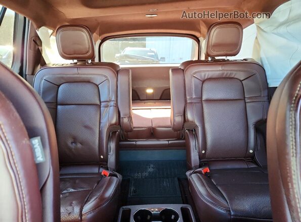 5LM5J9XCXNGL15547 2022 LINCOLN AVIATOR Белый Вид задних сидений