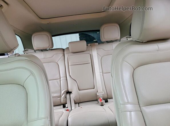 5LMCJ1C94MUL01372 2021 LINCOLN CORSAIR Red Rear seats view