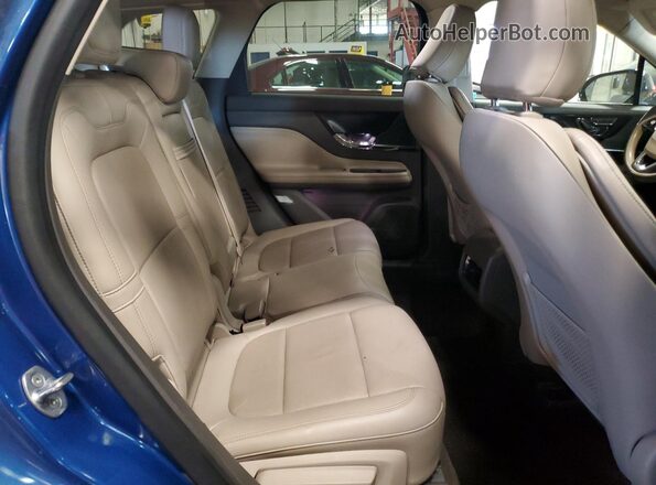 5LMCJ1C98MUL04498 2021 LINCOLN CORSAIR Blue Rear interior view