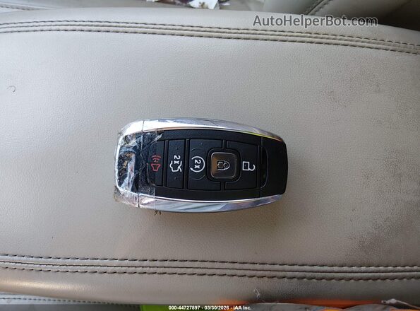 5LMCJ2C96KUL32416 2019 LINCOLN MKC Красный Вид панели приборов