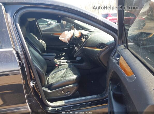 5LMCJ2D97KUL51894 2019 LINCOLN MKC Черный Вид салона спереди