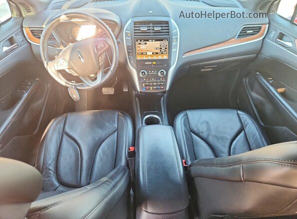 5LMCJ3C92KUL48148 2019 LINCOLN MKC Красный Вид панели приборов