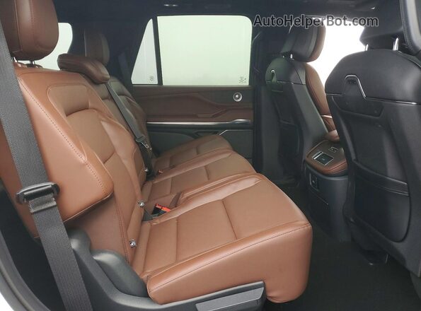 5LMJJ2LG0SEL03459 2025 LINCOLN NAVIGATOR Белый Вид задней части салона